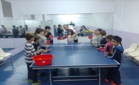Çatalca´da Masa Tenisi Kursunda Robotlu Eğitim