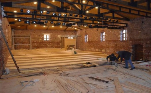 SİLİVRİ TİYATRO SALONUNA KAVUŞUYOR