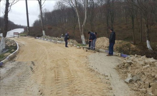 Çatalca´da İki Mahalle Arasındaki Çeşmenin Yolu Tamir Edildi