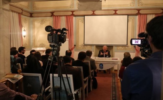 İsmail Kara 'Birbiriyle Kavga Eden Tarihi Ekoller Arasına Sıkıştırıldık'
