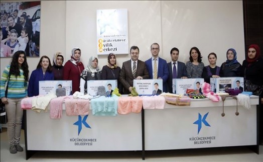 KÜÇÜKÇEKMECE BİLGİ EVLERİ SEVGİLERİNİ ELLERİYLE ÖRDÜLER