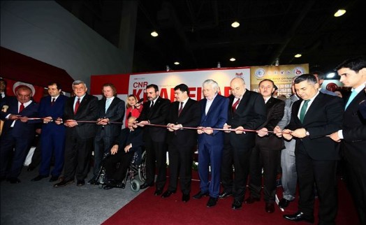 Bakan Ünal Engelli Yazar ve Çizerlere Hayran Kaldı