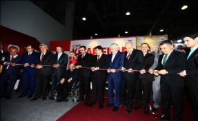 Bakan Ünal Engelli Yazar ve Çizerlere Hayran Kaldı