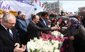 Bağcılar´lı Kadınlara 10 Bin Sümbül Dağıtıldı?