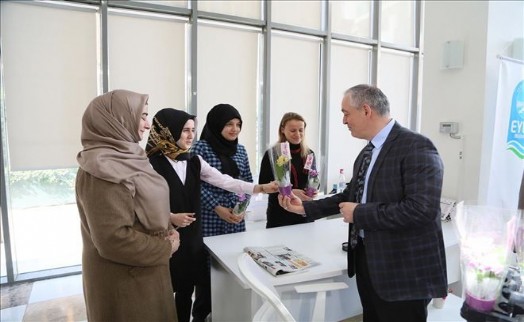 Başkan Aydın 8 Mart´ta Kadın Personeli Unutmadı