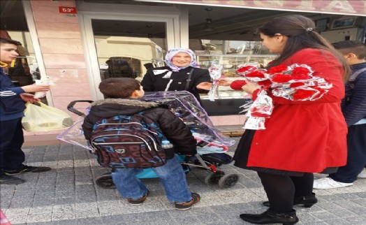Büyükçekmeceli Kadınlara Çiçekli Kutlama
