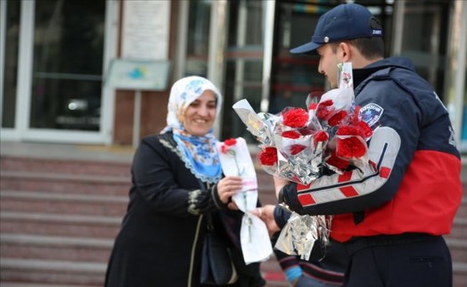 Başakşehir Belediyesi´nden Kadınlar Gününe Çiçekli Kutlama