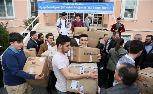 Eyüp Belediyesi´ne Liseli Öğrencilerden Anlamlı Yardım