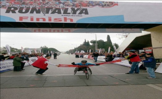 Bağcılarlı Engelli Atletler Runtalya Maratonu´ndan Madalyalarla Döndüler