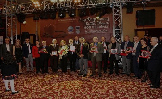 Doktorlar ve Sağlık Çalışanları Tıp Balosu´nda Buluştu