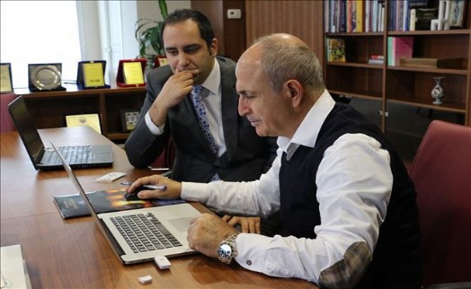 Başkan Akgün´den İlk E - İmza