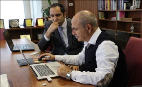 Başkan Akgün´den İlk E - İmza