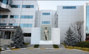 BEYLİKDUZÜ BELEDİYE BİNASI ÖNÜNE YENİ ATATÜRK ANITI