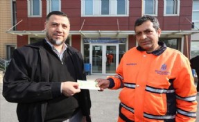 Başakşehir Belediyesi Temizlik İşçisinden Örnek Davranış