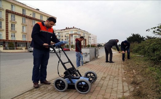 Yeraltı Konteynerlerinin Yeri Dedektörle Belirleniyor