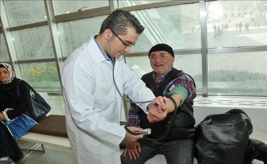 Gaziosmanpaşa Belediyesi´nden Vatandaşlara Ücretsiz Tansiyon Taraması