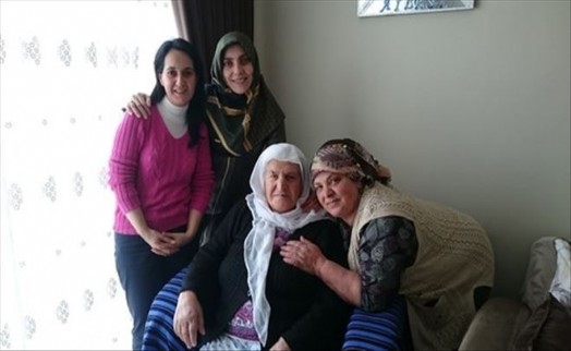 Basakşehir Belediyesi ?Hep gülsünler´ Diye Yaşlıların Yanında