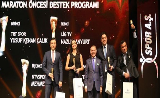 ÖDÜLLERİNİ BAŞKAN AYDINER´DEN ALDILAR