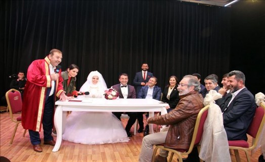 ESENYURT´TA TAŞDEMİR VE SOYLU´NUN MUTLU GÜNÜ