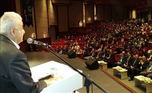 MAHMUT EKŞİ: 'ROBOT DEĞİL ANALİTİK DÜŞÜNEN BİR NESİL YETİŞTİRİYORUZ'