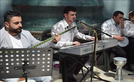 Zeytinburnu´nda Otizmli Gencin Müzik Becerisi Dinleyenleri Hayran Bıraktı