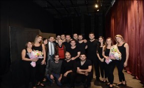 Tiyatro Seyircilerinden Başkan Kılıç´a Ödül