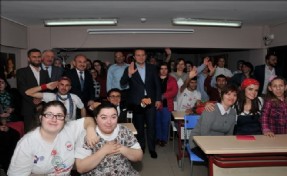 GAZİOSMANPAŞA BELEDİYESİ´YLE ENGELLİ GENÇLER HEM ÖĞRENİYOR, HEM ÜRETİYOR