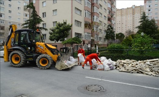 BEYLİKDÜZÜ´NDE MOLOZLAR SORUN OLMAKTAN ÇIKIYOR