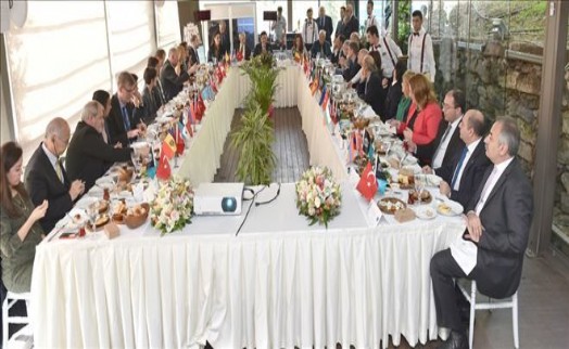 BAŞKAN HAZİNEDAR BAŞKONSOLOSLARI AĞIRLADI