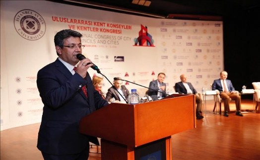 BAŞKAN KARADENİZ, KENT KONSEYLERİ VE KENTLER KONGRESİ´NE KATILDI