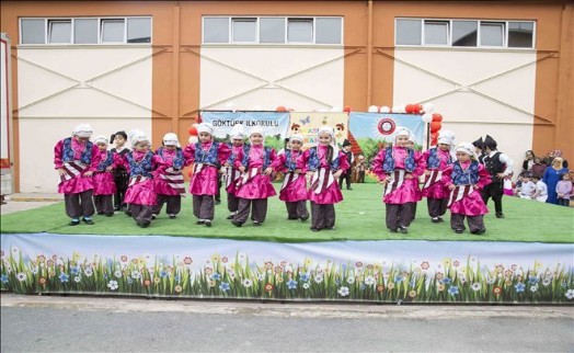 KÜÇÜKÇEKMECE´DE MİNİKLER BAHAR ŞENLİĞİNDE BULUŞTU