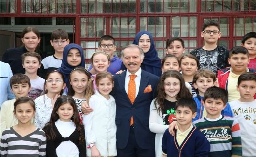 BAYRAMPAŞALI ÇOCUKLARDAN AYDINER´E SEVGİ SELİ