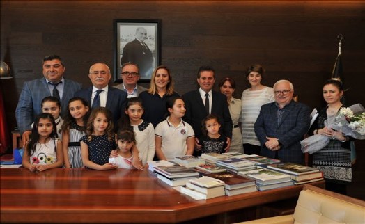 BAŞKAN HAZİNEDAR´IN MAKAMINA ÇOCUKLAR OTURDU!