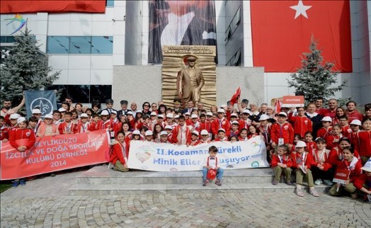 23 NİSAN BEYLİKDÜZÜ´NDE YENİ ATATÜRK ANITI´YLA KUTLANMAYA BAŞLADI