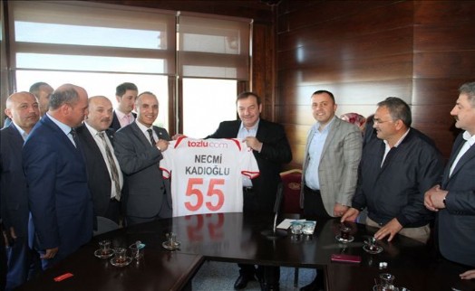 İSDEF YÖNETİMİ KADIOĞLU´NU ZİYARET ETTİ