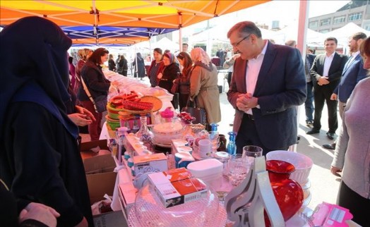 Zeytinburnu´nda Kadınlar Anaokulu İçin Kolları Sıvadı