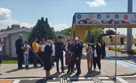 ESENYURT BELEDİYESİ TRAFİKTEKİ ENGELLERİ KALDIRIYOR
