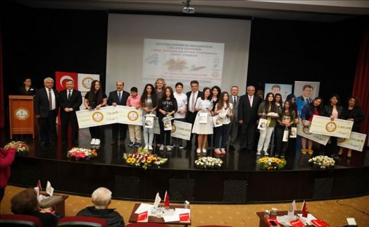 TÜRKİYE´NİN GENÇ YAZARLARI ÖDÜLLENDİRİLDİ