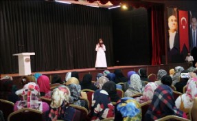 ESENYURT´TA 'TOPLUMUN TEMELİ AİLE' ADLI SEMİNER DÜZENLENDİ