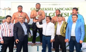 Geleneksel Sancaktepe Yağlı Güreşleri´nde Baş Pehlivan Fatih Atlı oldu