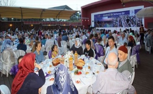 BAYRAMPAŞA BELEDİYESİ ŞEHİT VE GAZİ AİLELERİNİ İFTARDA BULUŞTURDU