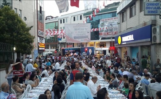 Çekmeköy CHP´nin Düzenlediği Sokak İftarından ?Birlik? Mesajı