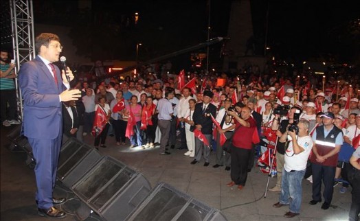 'TOPU TAÇA ATMADAN DÜŞÜNMELİYİZ'
