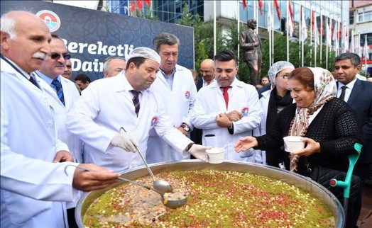 Maltepe´de 10 Bin Kişilik Aşure