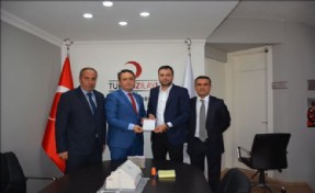 AK PARTİ KADIKÖY İLÇE´DEN KIZILAY´A BAĞIŞ