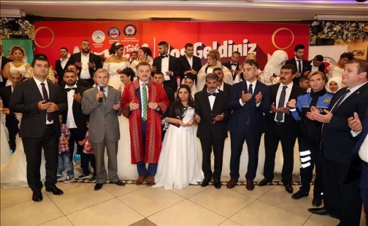 Gaziosmanpaşa´da Nikahsız Yaşayan 42 Çift Mutluluğa Evet Dedi