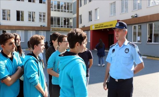 Esenyurt ?ta her Okula Bir Zabıta