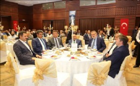 DİN GÖREVLİLERİ YEMEKTE BİR ARAYA GELDİ