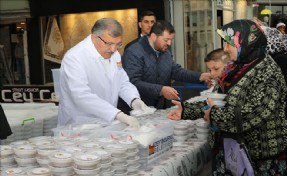 5 Bin Kase Aşure 2 Saatte Tükendi