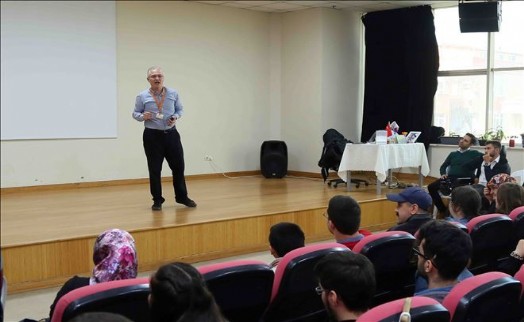 İletişim Uzmanı Gökhan Yenipazar: ?Amadan Uzak Durun Mutlu Olun?